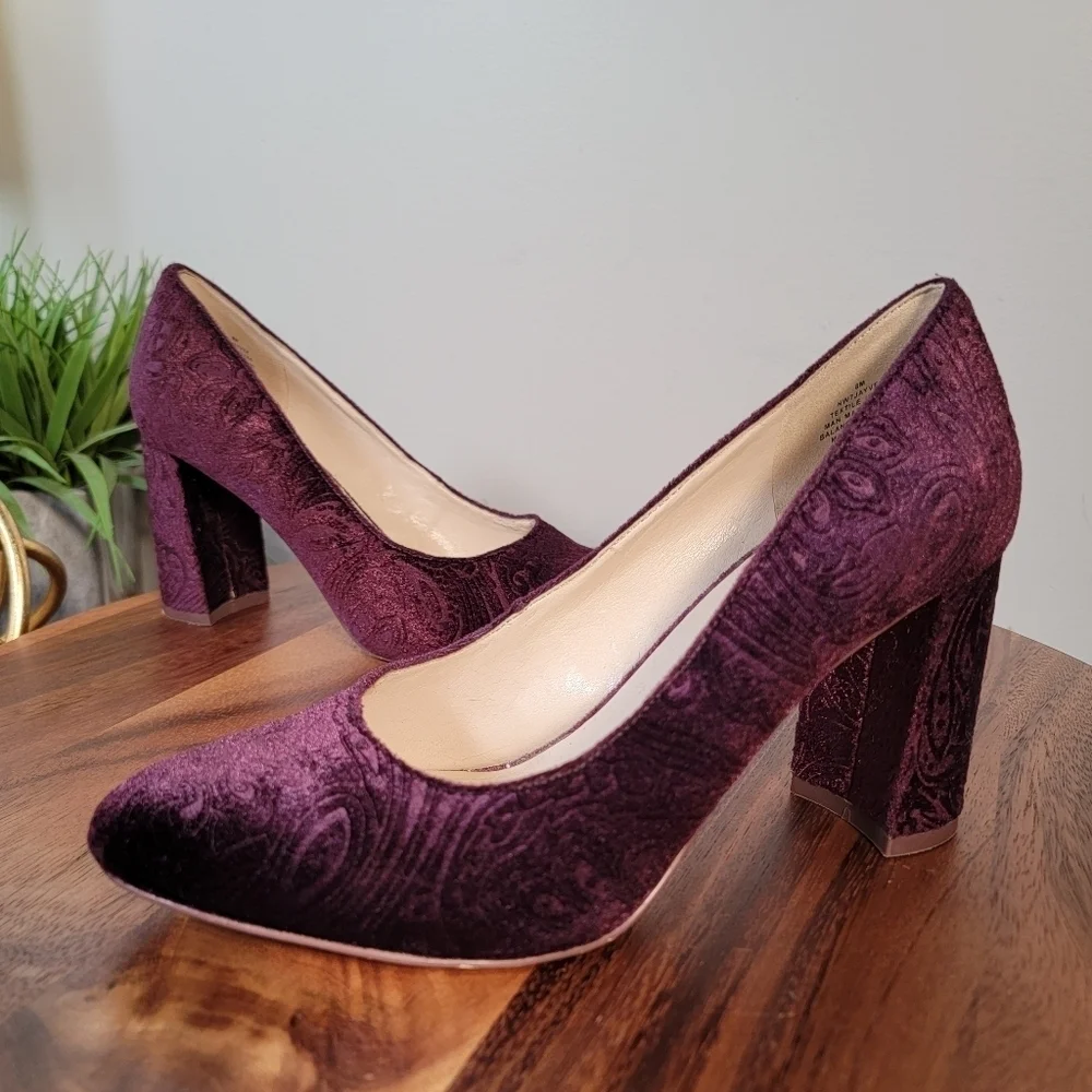 Nine West Jayvee Burgundy Velvet Floral Embossed Block Heels Size 8 - Picture 14 of 17